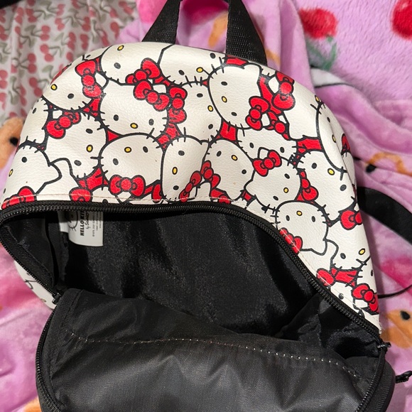 Hello Kitty Mini Backpack - Picture 5 of 5